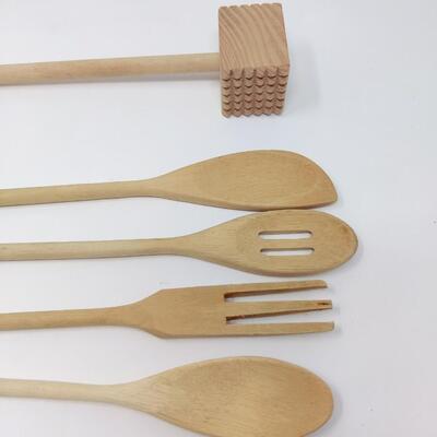WOOD UTENSIL LOT