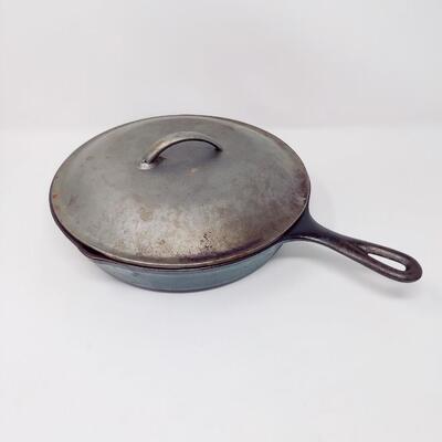 LODGE CAST IRON SKILLET 8SK MADE IN USA D2 W/ LID