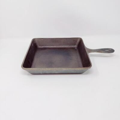 LODGE SQUARE CAST IRON SKILLET 8 SQSK MADE IN USA D2