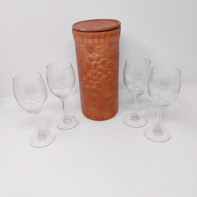 NAPA VALLEY WINE CROCK W/ 4 WINE GLASSES