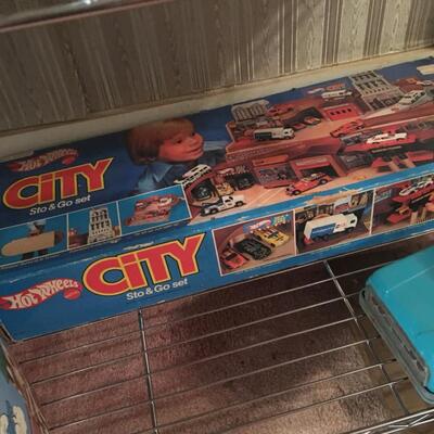 Hot Wheels Sto & Go Set w/Box