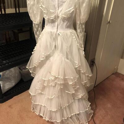 Wedding Dress w/Veil # 2 Approx. Size is 4/6