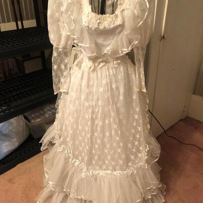 Wedding Dress w/Veil # 2 Approx. Size is 4/6