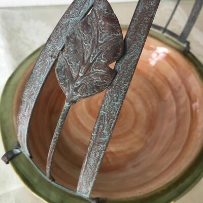 Ceramic bowl with handles