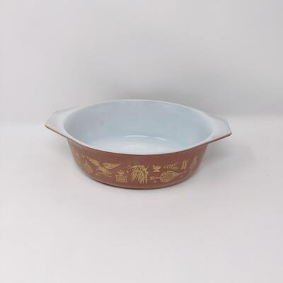 VINTAGE PYREX BROWN EARLY AMERICAN OVAL CASSEROLE