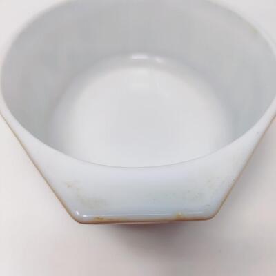 VINTAGE PYREX BROWN EARLY AMERICAN OVAL CASSEROLE