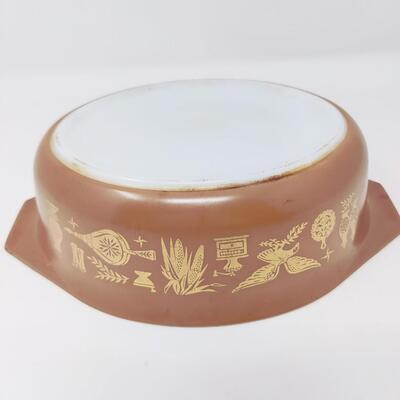 VINTAGE PYREX BROWN EARLY AMERICAN OVAL CASSEROLE