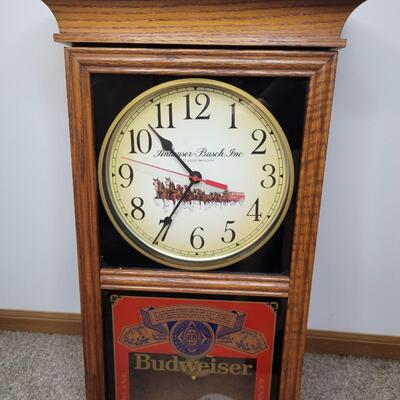 BUDWEISER BATTERY OPERATED WALL CLOCK