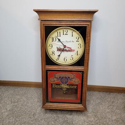 BUDWEISER BATTERY OPERATED WALL CLOCK