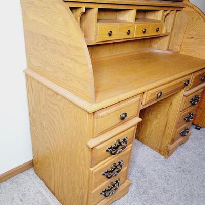 BEAUTIFUL SOLID WOOD ROLL TOP DESK