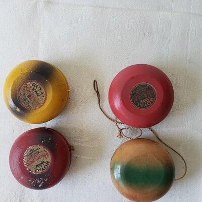 4 vintage wooden yoyos Royal Special