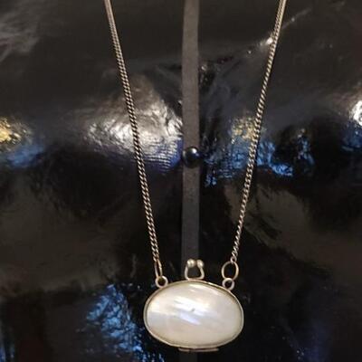 Lot 33: Vintage Clamshell Necklace Pendant with Necklace