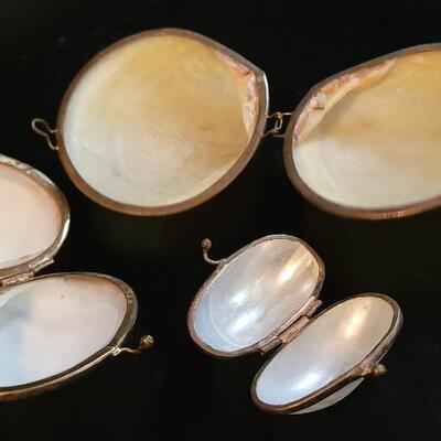 Lot 36: Group of (3) Vintage Shell Coin Purses