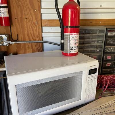 FS63 Sharp microwave, fire extinguisher, rope, to Organizerâ€™s, cheese squares, clamps