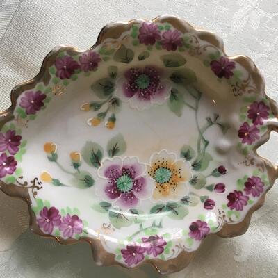 Assorted vintage bowls
