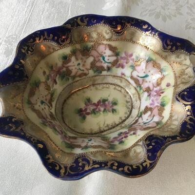 Assorted vintage bowls