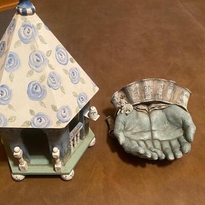 Z2 birdhouse and hands
