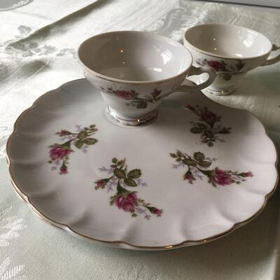 Tea cup and lunch plate set