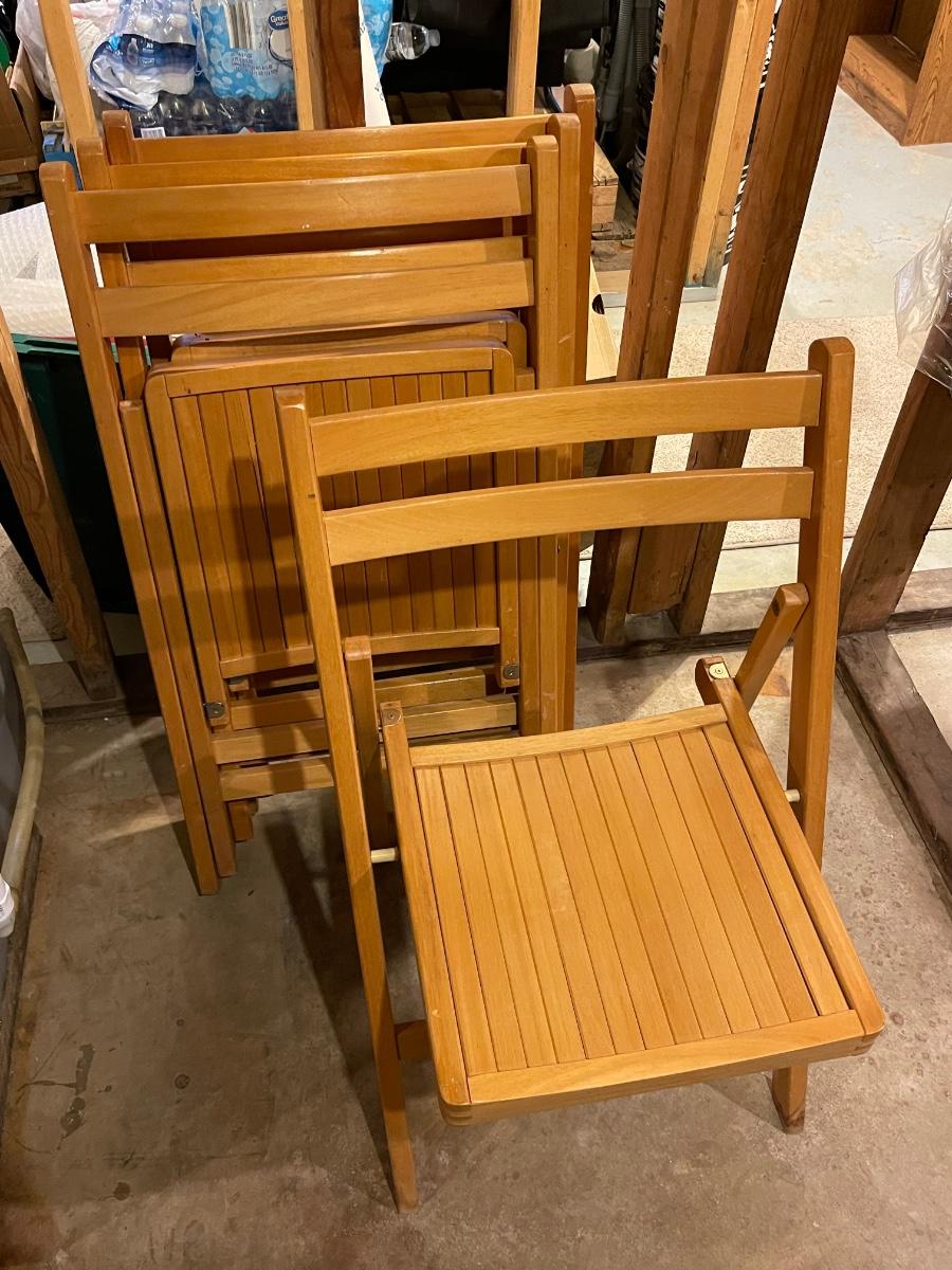 B62 Folding chairs x4