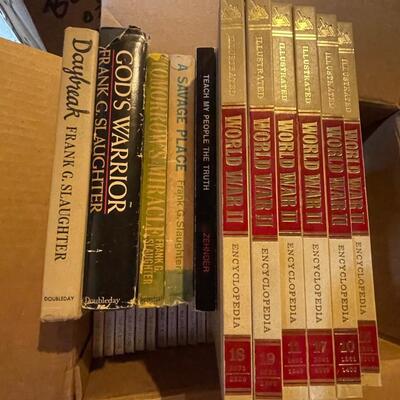 B11 Understanding Computers 22, and other miscellaneous books