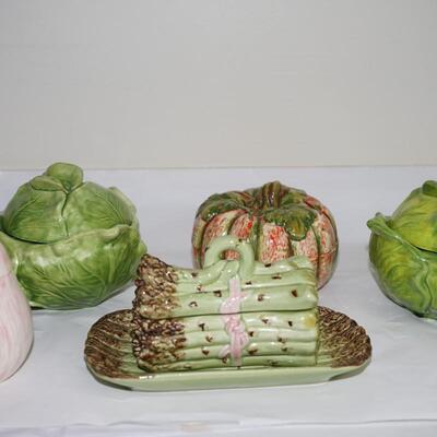 GROUPING OF WHIMSICAL QUALITY CRAFTED VEGETABLE CERAMIC SERVING PIECES