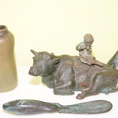 GROUPING OF FOUR ITEMS PIDGEON FORGE POTTERY VASE AND THREE BRONZE ASIAN ITEMS