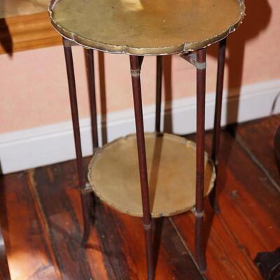 VINTAGE BRASS TRAY FERN STAND W/ ASIAN ENGRAVED DESIGNS WOODEN STAND