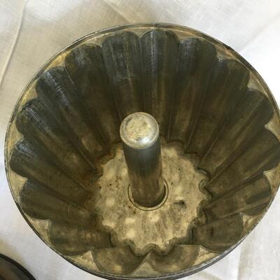 Vintage aluminum fluted mold