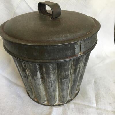 Vintage aluminum fluted mold