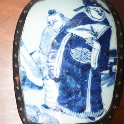 ANTIQUE CHINESE LACQUER OVAL BOX W/ DECOR AROUND THE SIDES AND CHARACTERS OF BLUE AND WHITE ON THE LID,