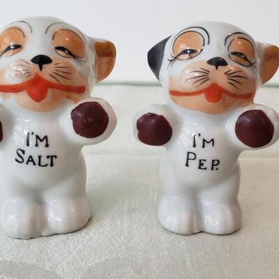 Cute cats salt and pepper shakers