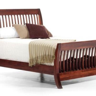 Manhattan Sleigh Bed With Slats (Queen)