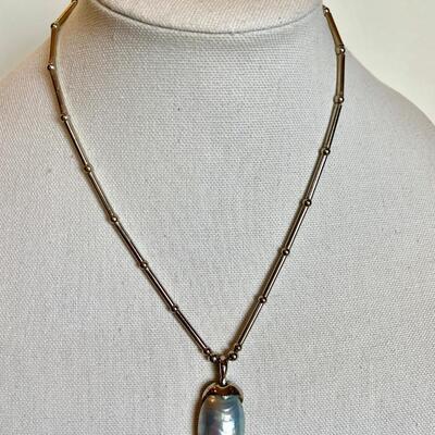 Pearlized Pendant on Linked Chain