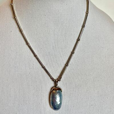 Pearlized Pendant on Linked Chain