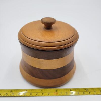 BEAUTIFUL 2 TONED WOOD CONTAINER