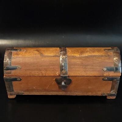 Lot 43: Antique Hanade Trinket Storage Box w/ Metal Accents