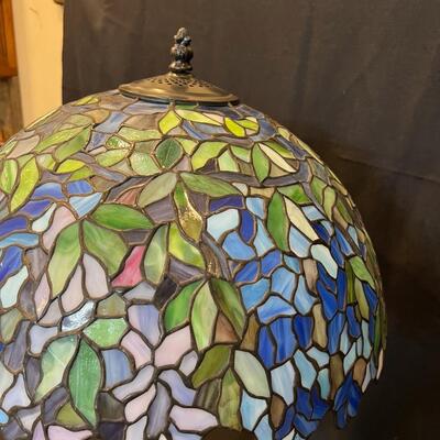 Tiffany Style Stainglass Lamp by Quoizel Collectables