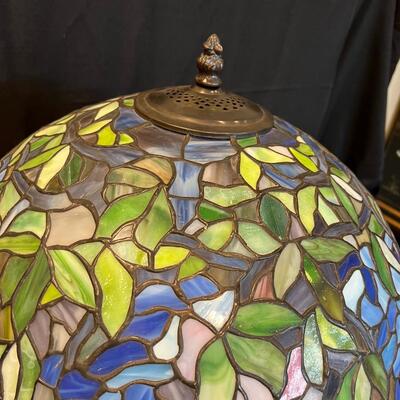 Tiffany Style Stainglass Lamp by Quoizel Collectables