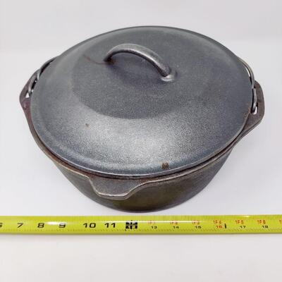 LODGE CAST IRON DUTCH OVEN 5QT