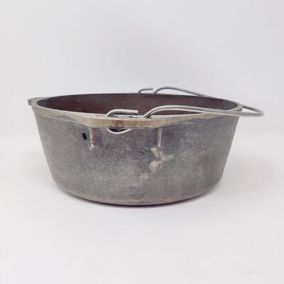 LODGE CAST IRON DUTCH OVEN 5QT