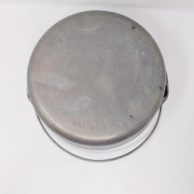 LODGE CAST IRON DUTCH OVEN 5QT