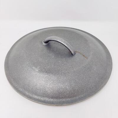 LODGE CAST IRON DUTCH OVEN 5QT