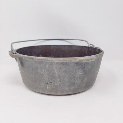 LODGE CAST IRON DUTCH OVEN 5QT