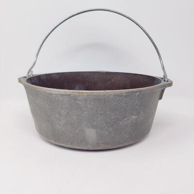 LODGE CAST IRON DUTCH OVEN 5QT
