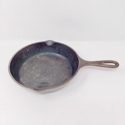 CRACKER BARREL CAST IRON 8" SKILLET
