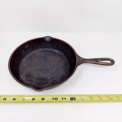 CRACKER BARREL CAST IRON 8" SKILLET