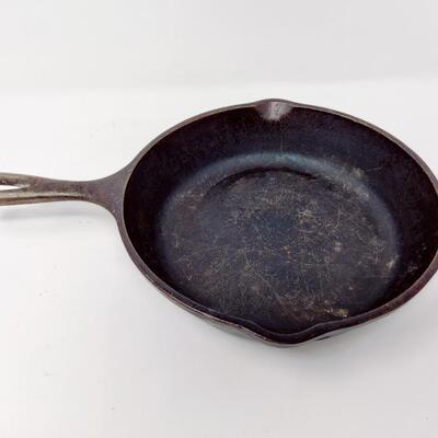 CRACKER BARREL CAST IRON 8" SKILLET