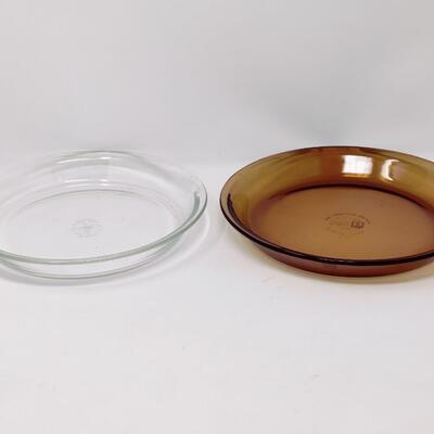 SET OF CLEAR PYREX AND AMBER ANCHOR HOCKING GLASS PIE PLATES