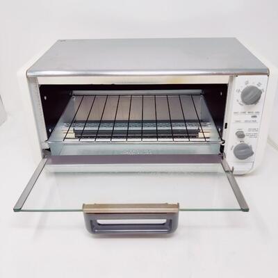 BLACK & DECKER TOASTER OVEN W/ EXTRA SHEETS/TRAYS