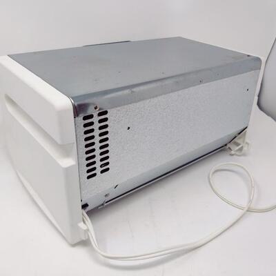 BLACK & DECKER TOASTER OVEN W/ EXTRA SHEETS/TRAYS